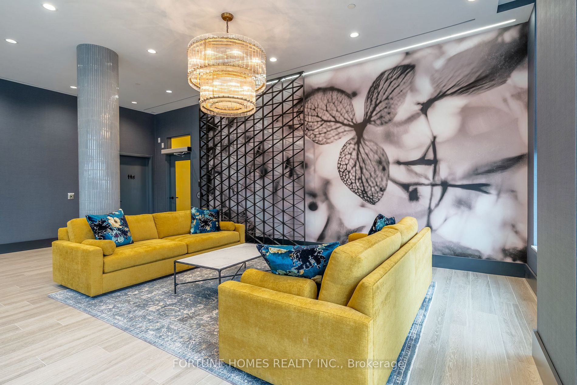 10 Lagerfeld Dr, #404