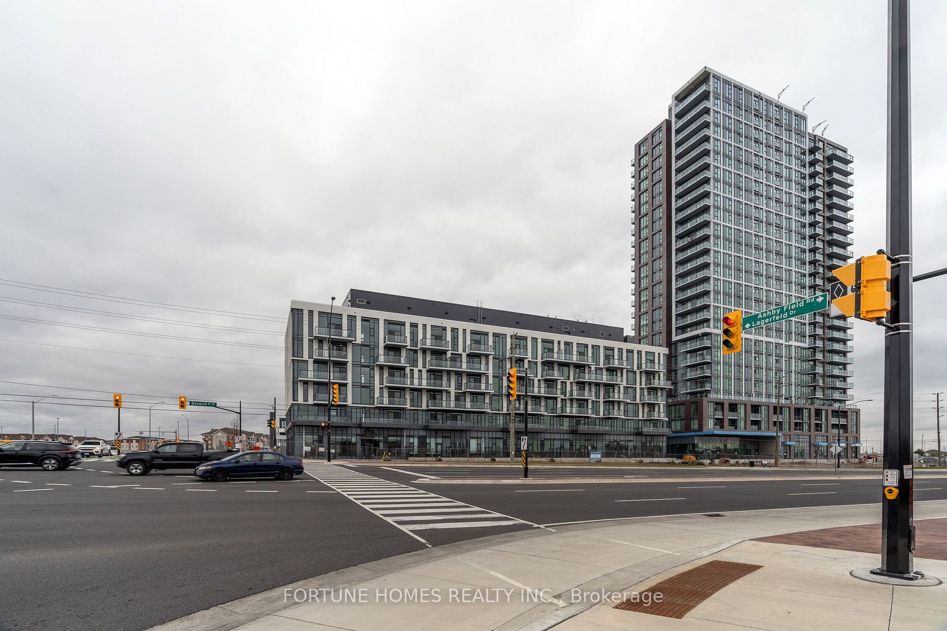 10 Lagerfeld Dr, #404
