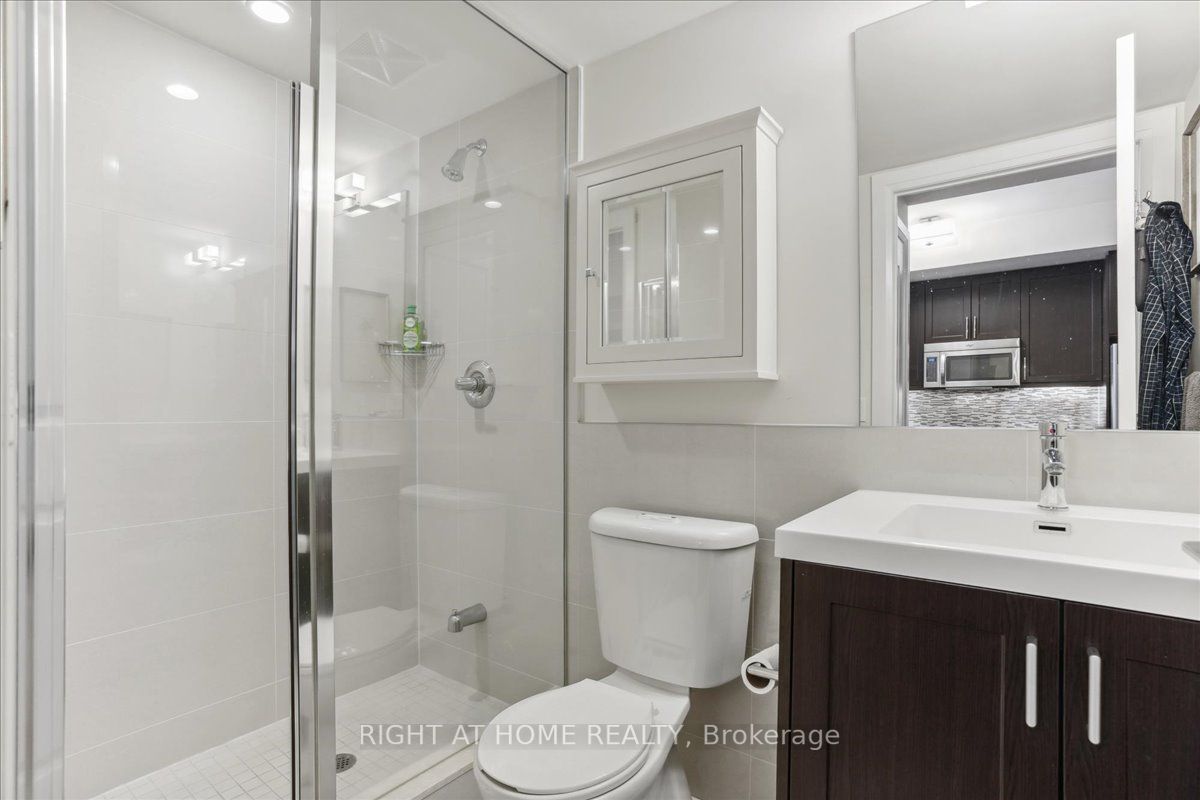 1 Old Mill Dr, #204