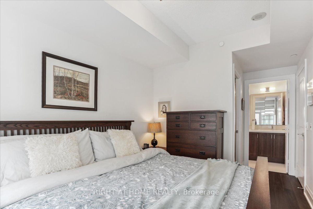 1 Old Mill Dr, #204