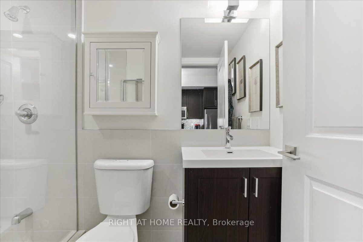 1 Old Mill Dr, #204