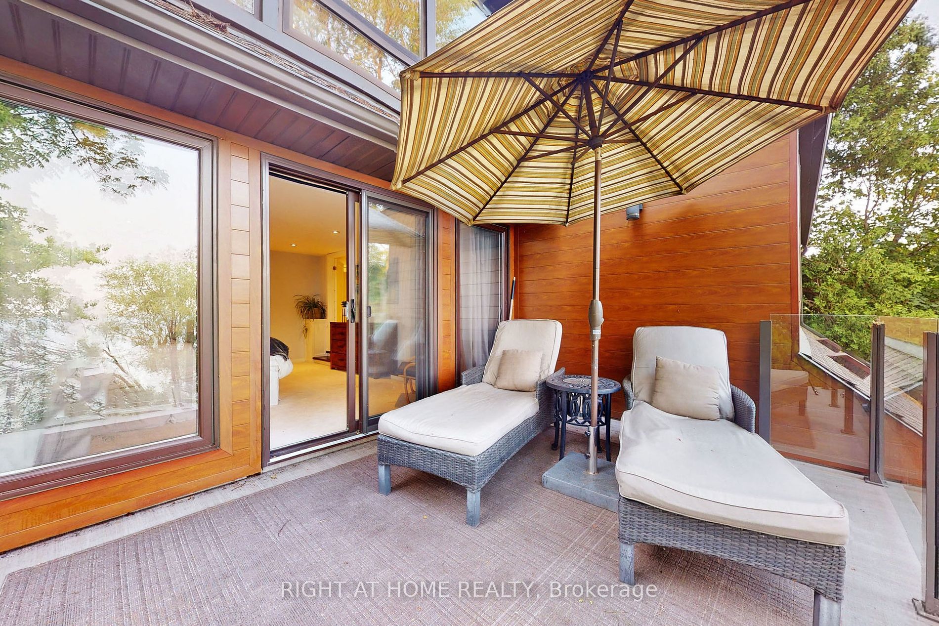 868 Danforth Pl
