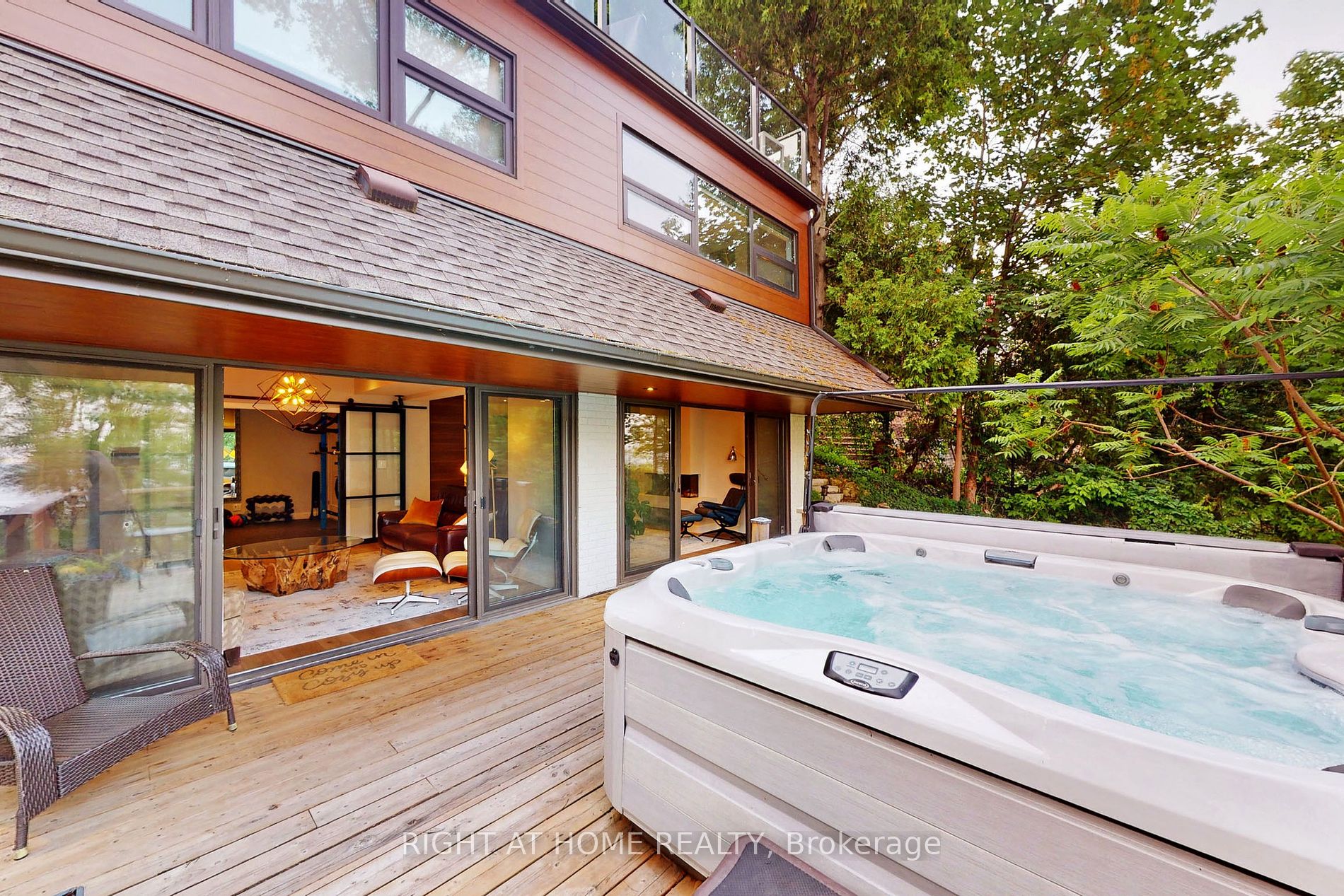 868 Danforth Pl