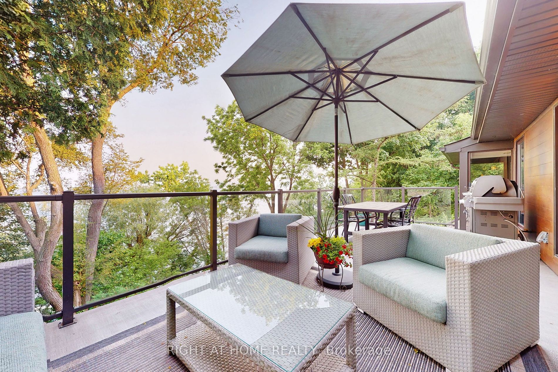 868 Danforth Pl
