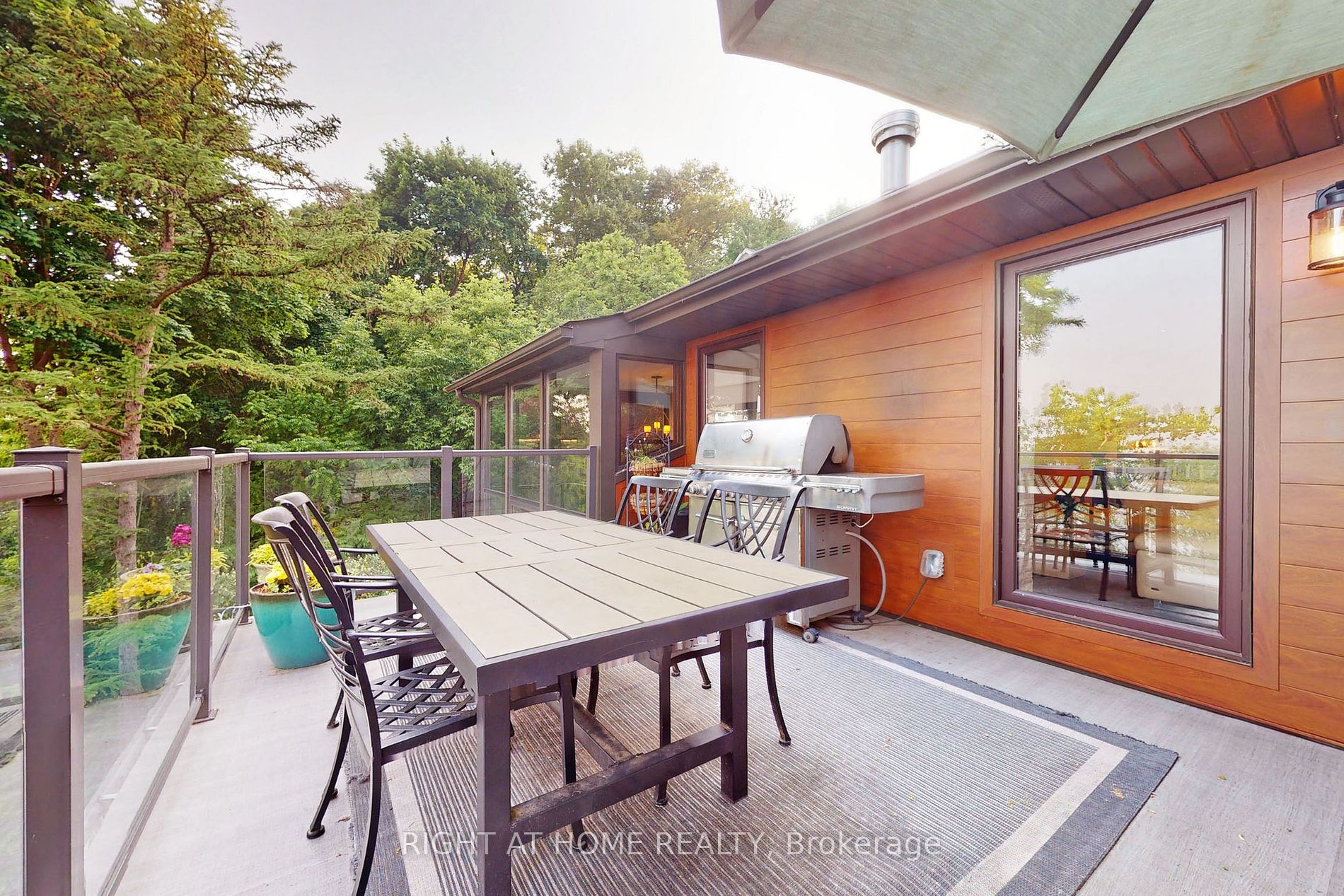 868 Danforth Pl