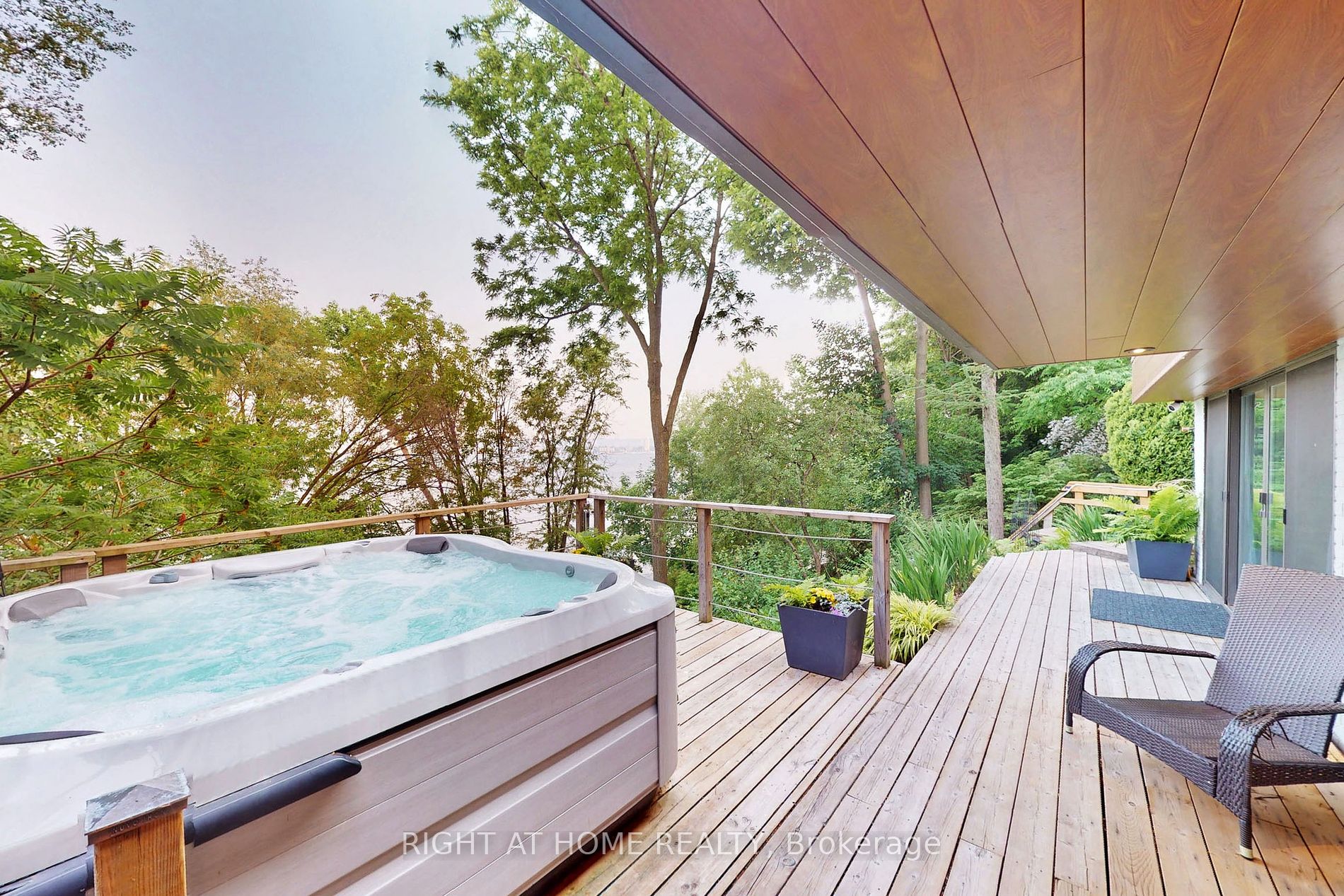 868 Danforth Pl
