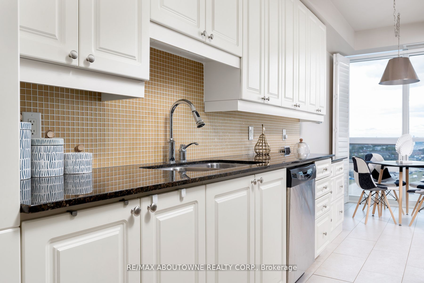 1055 Southdown Rd, #1202