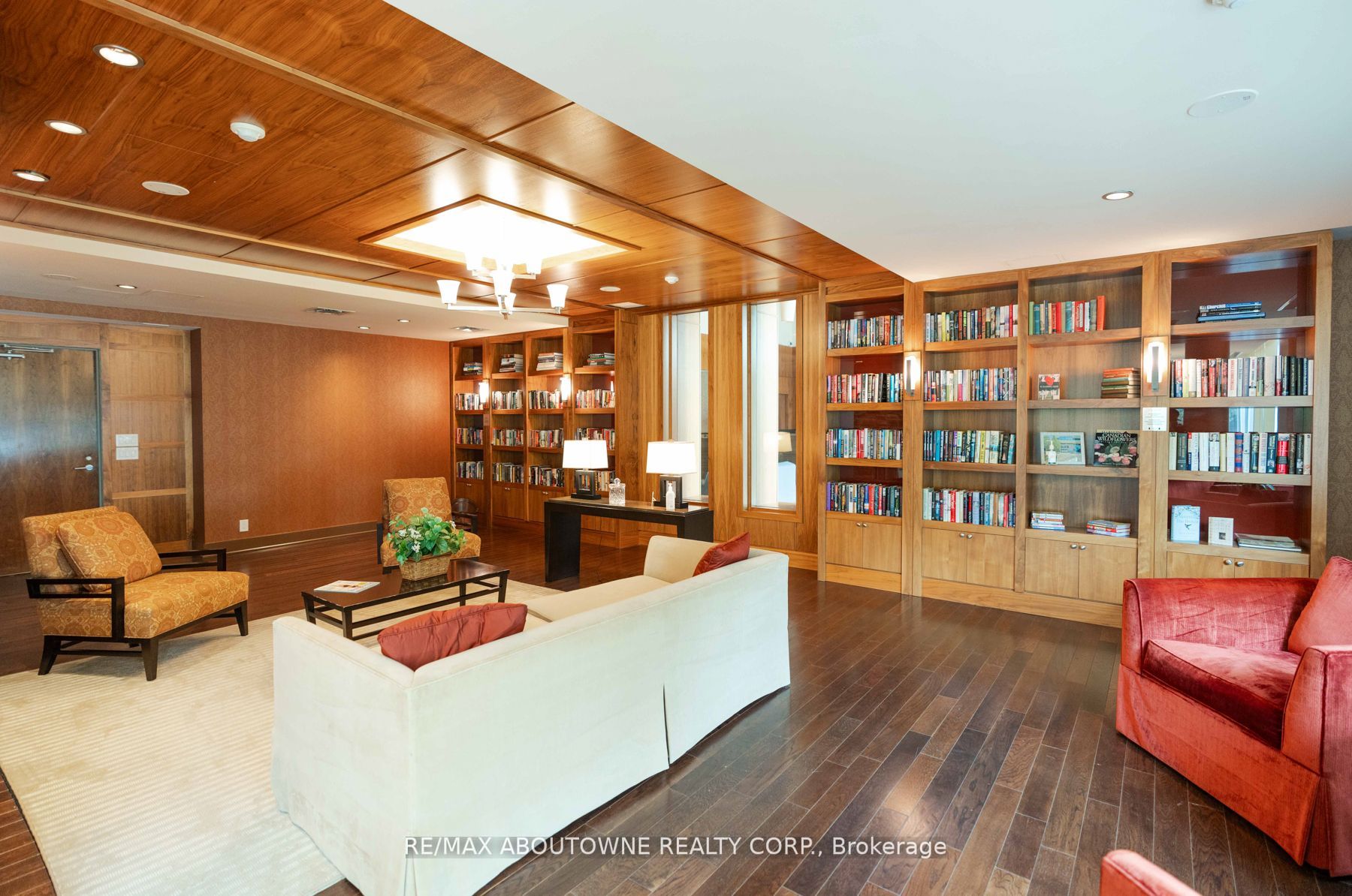 1055 Southdown Rd, #1202
