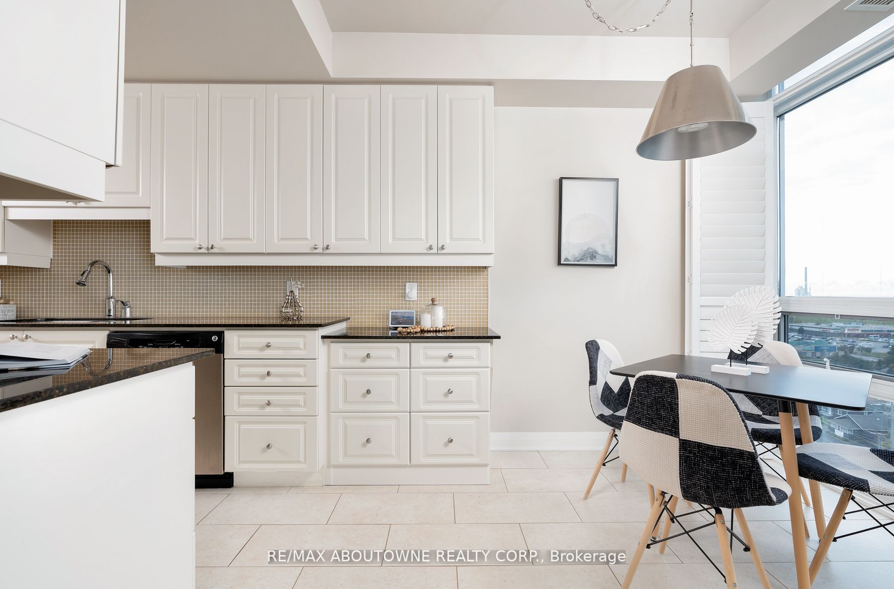 1055 Southdown Rd, #1202