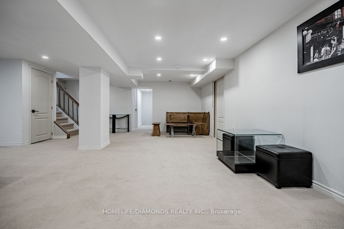 208 Glen Oak Dr