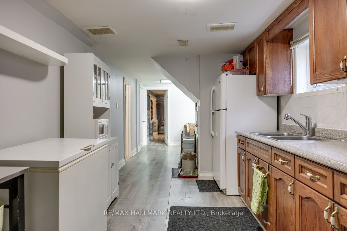 2417 Whaley Dr