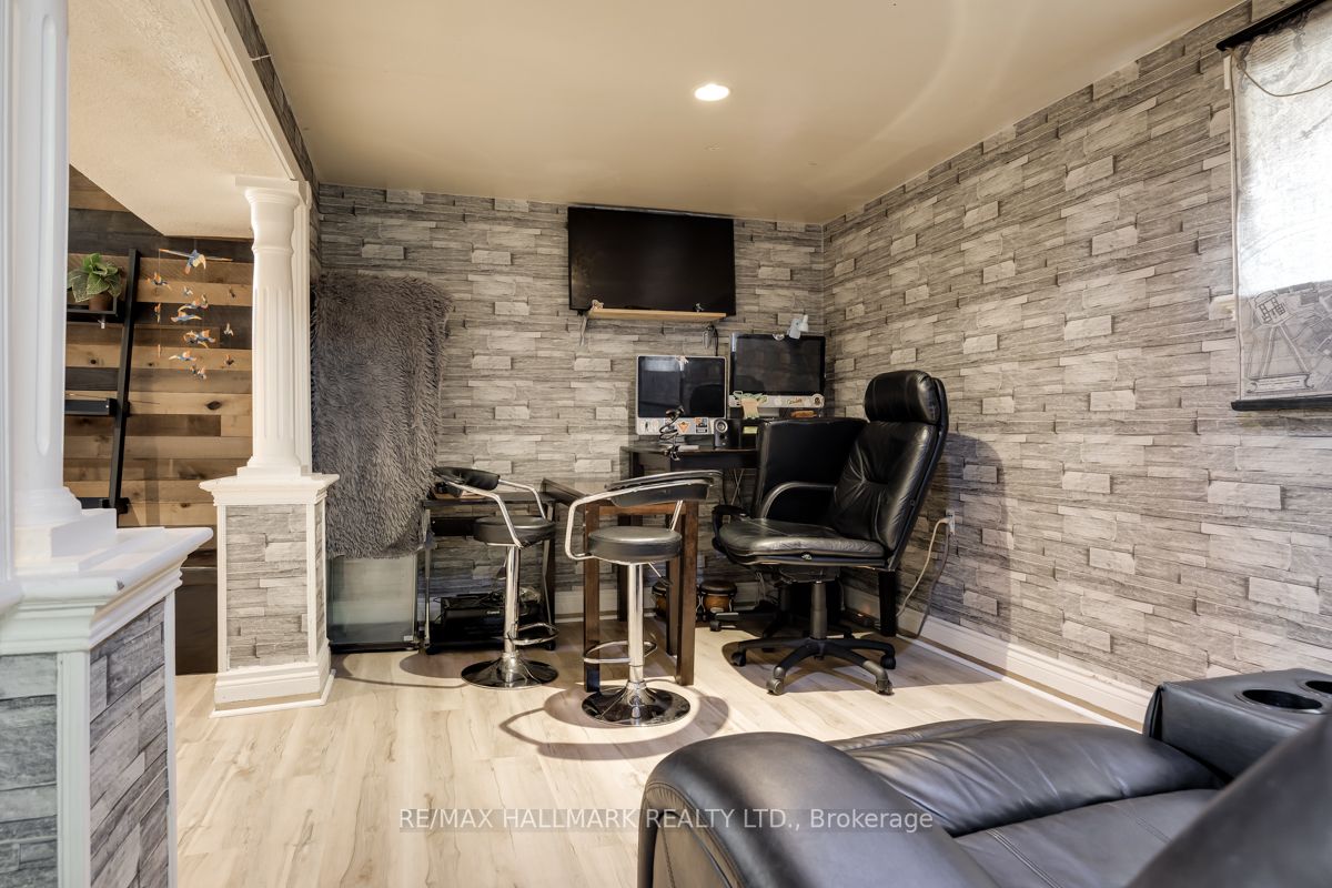 2417 Whaley Dr