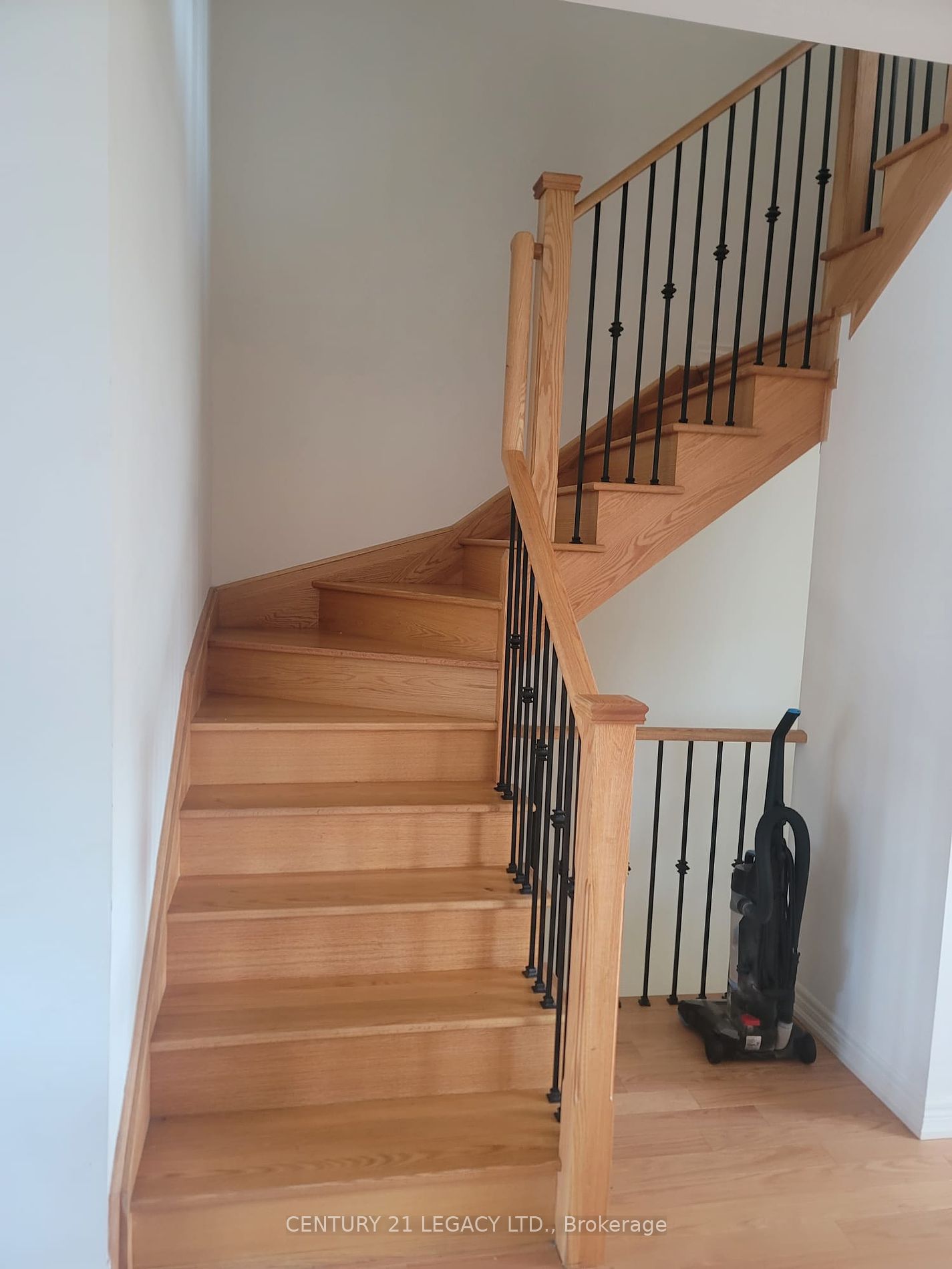 4 Queenpost Drive