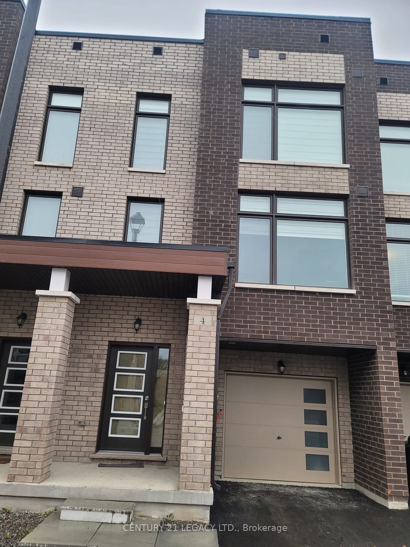 4 Queenpost Drive