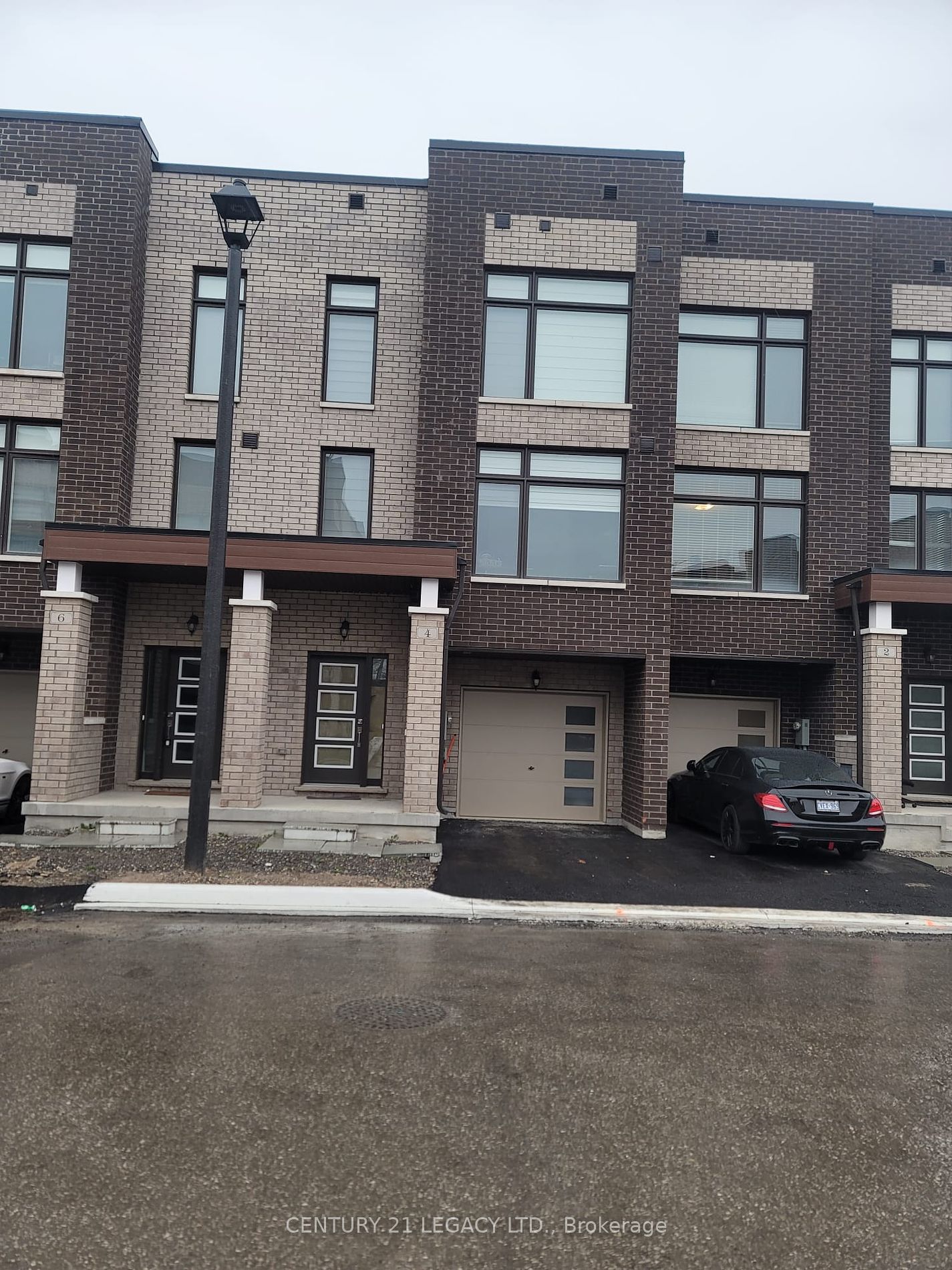 4 Queenpost Drive