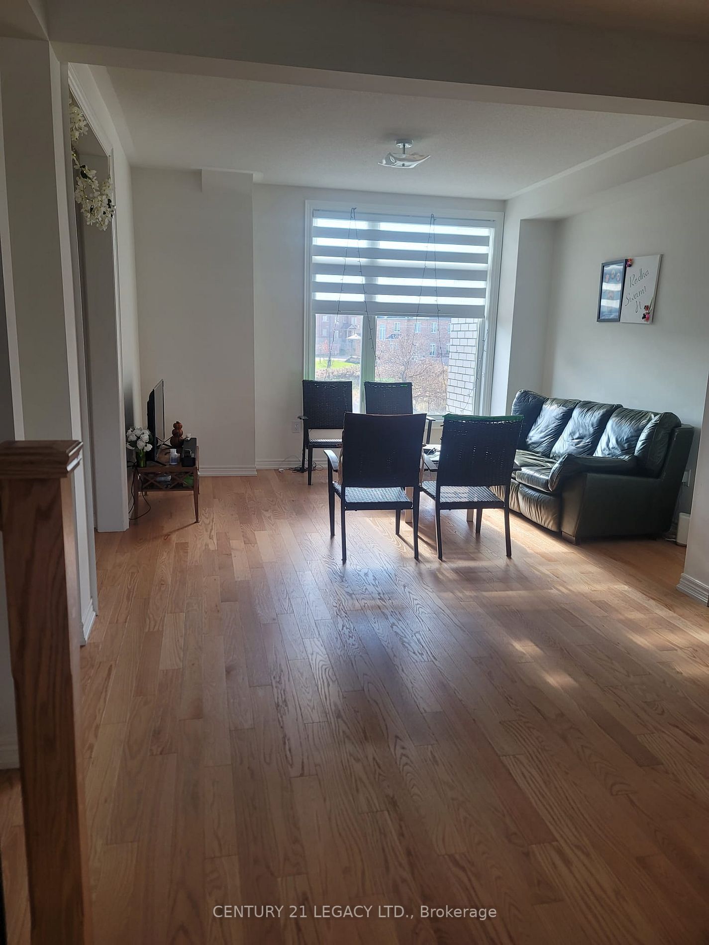4 Queenpost Dr