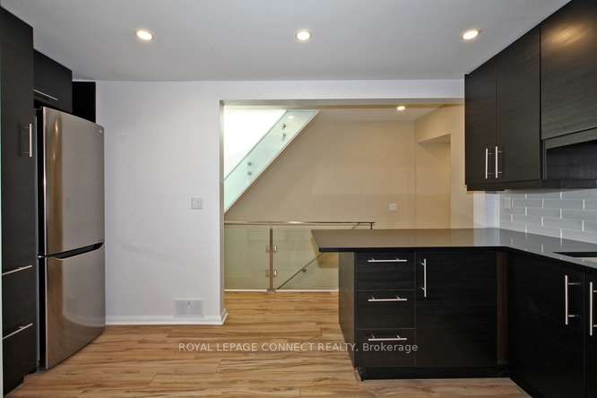 29 Golden Ave