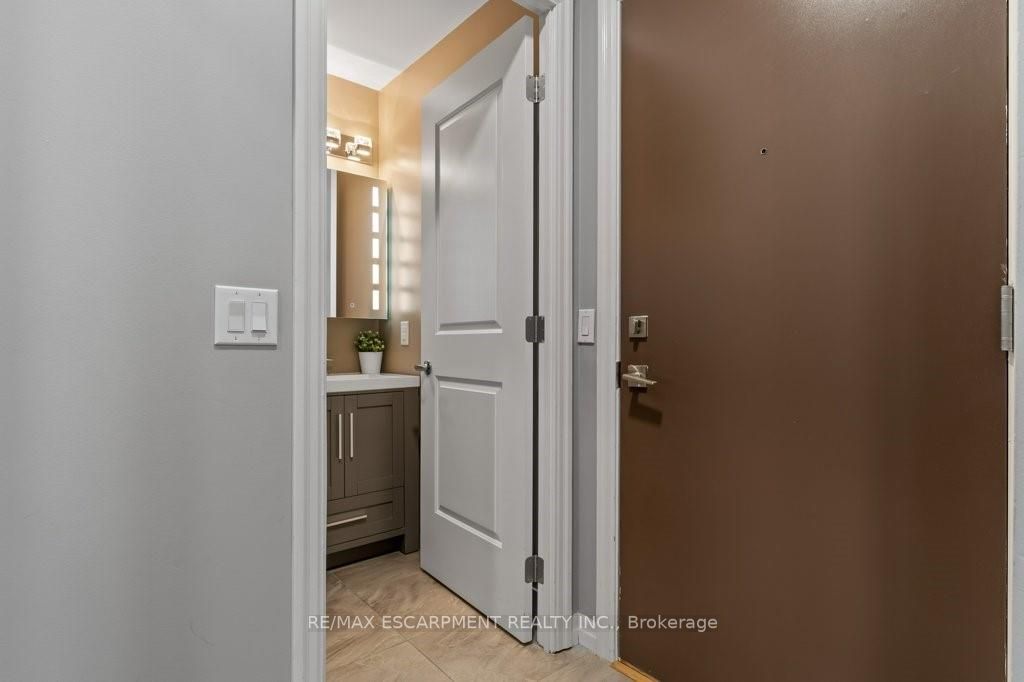 5001 Corporate Dr, #703