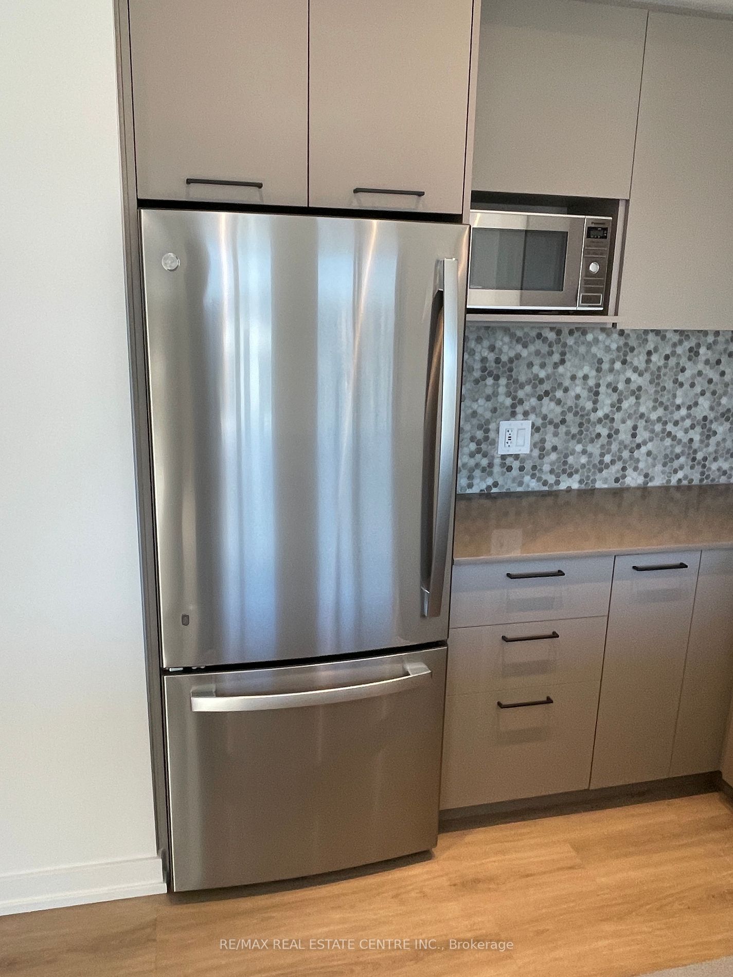 10 Lagerfeld Dr E, #415