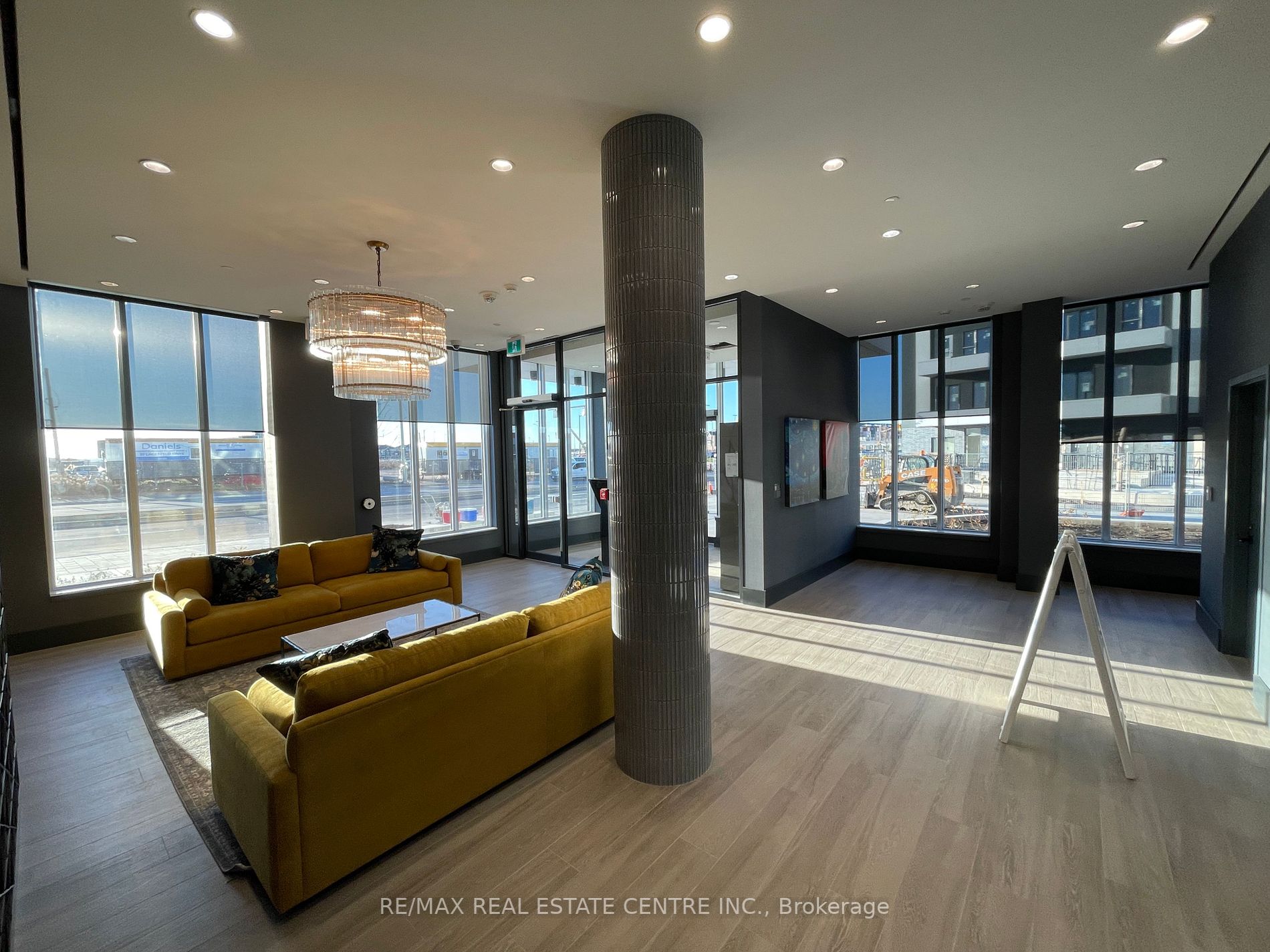 10 Lagerfeld Dr E, #415