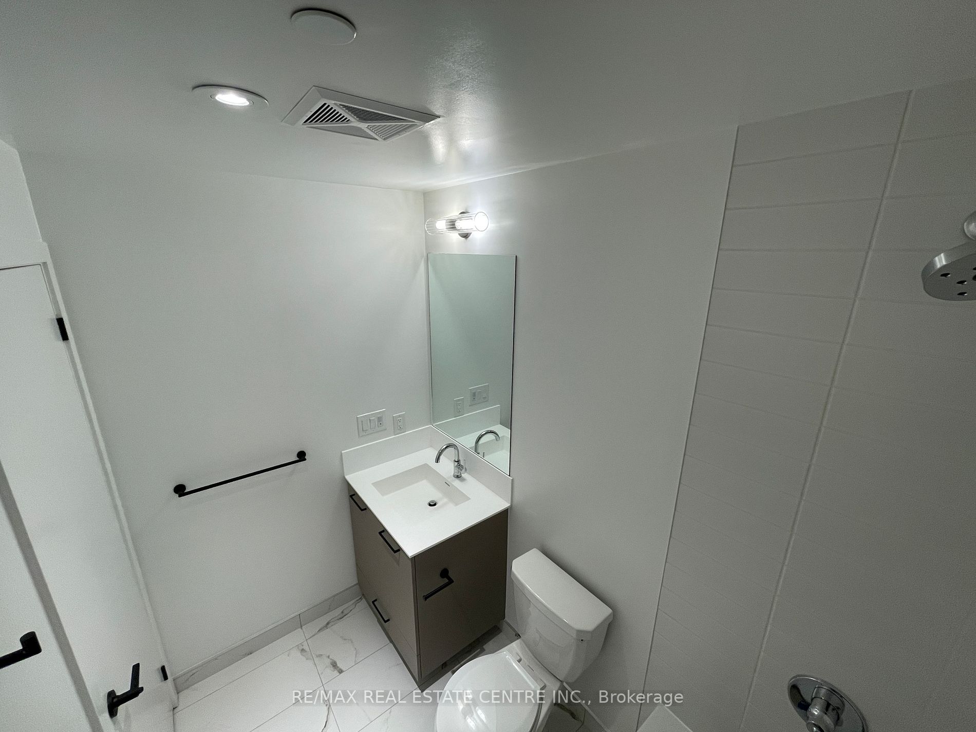 10 Lagerfeld Dr E, #415