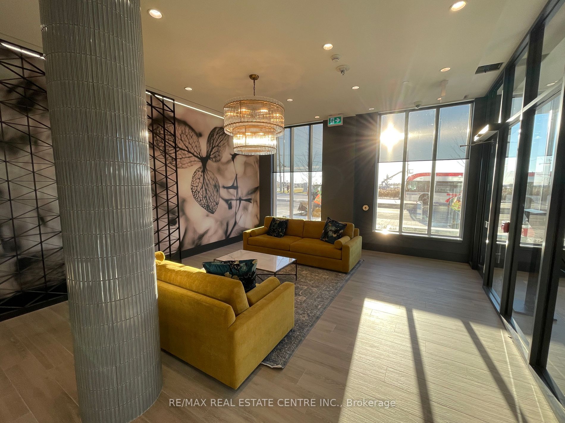 10 Lagerfeld Dr E, #415
