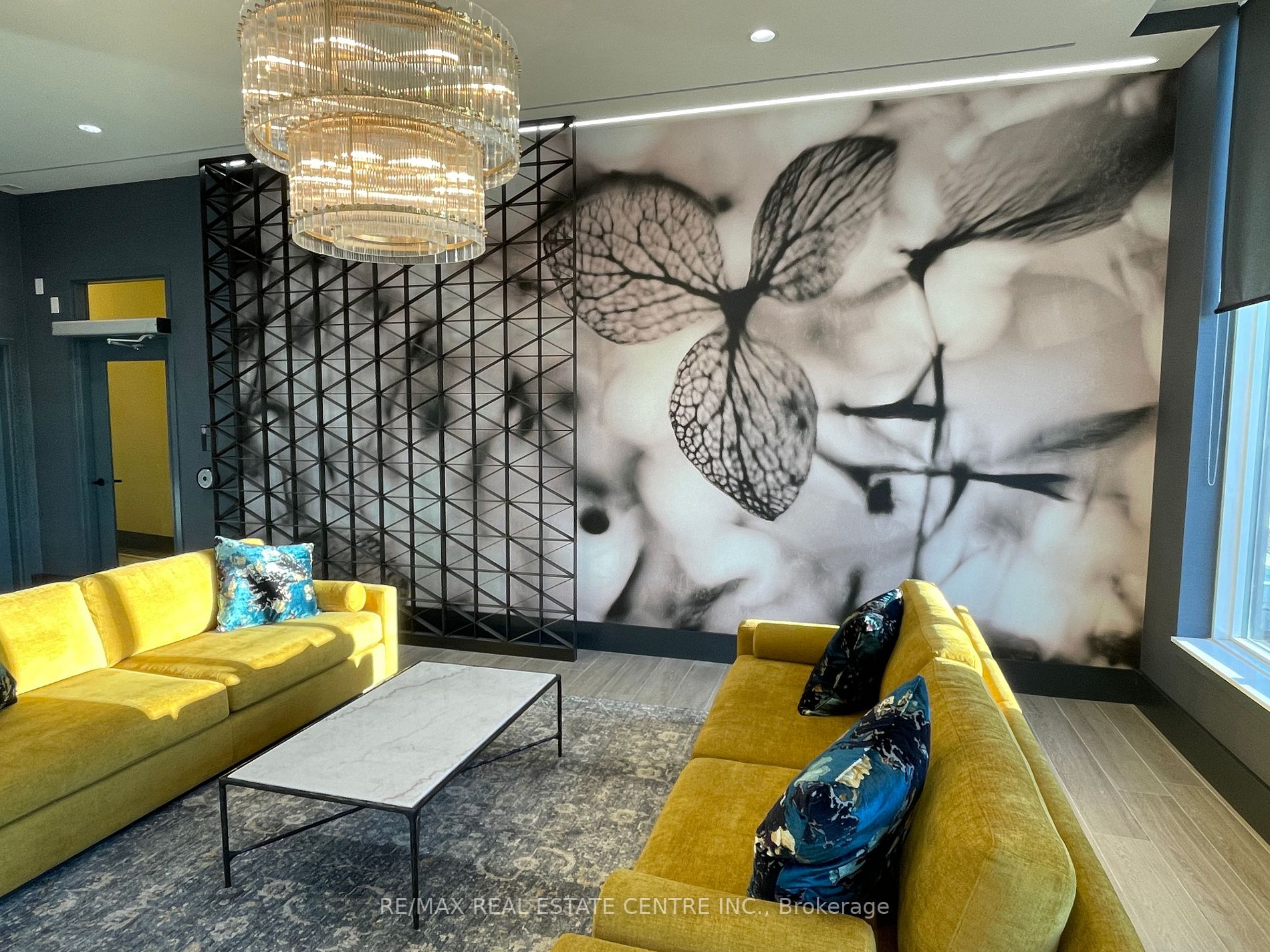 10 Lagerfeld Dr E, #415