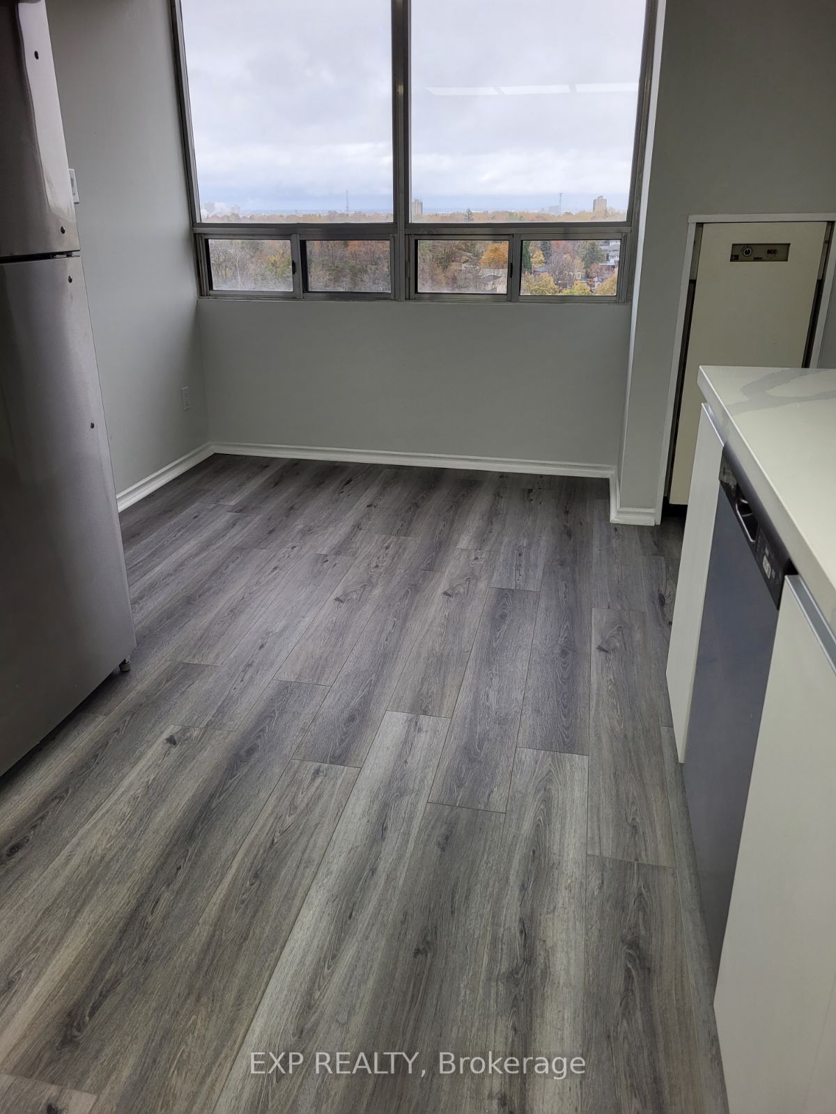 320 Mill St S, #910