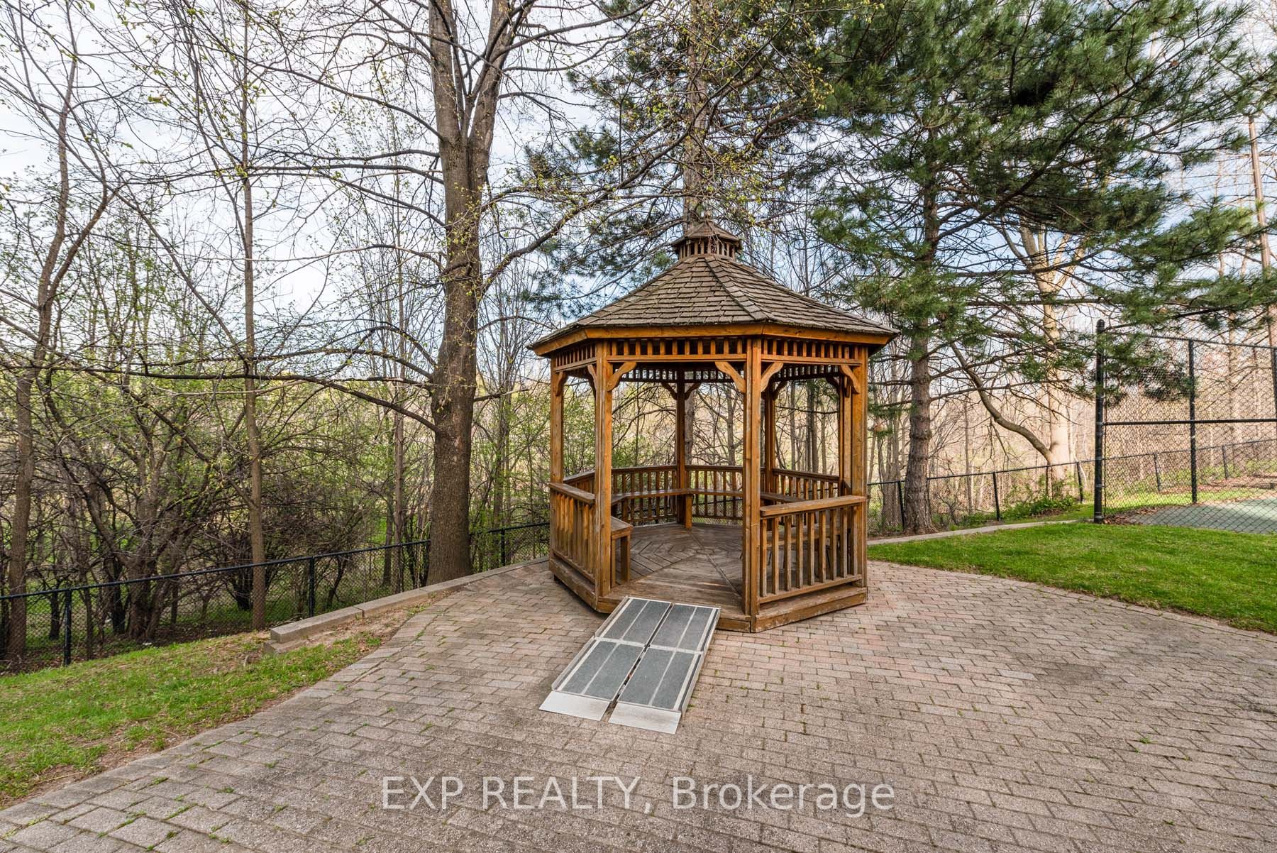 320 Mill St S, #910