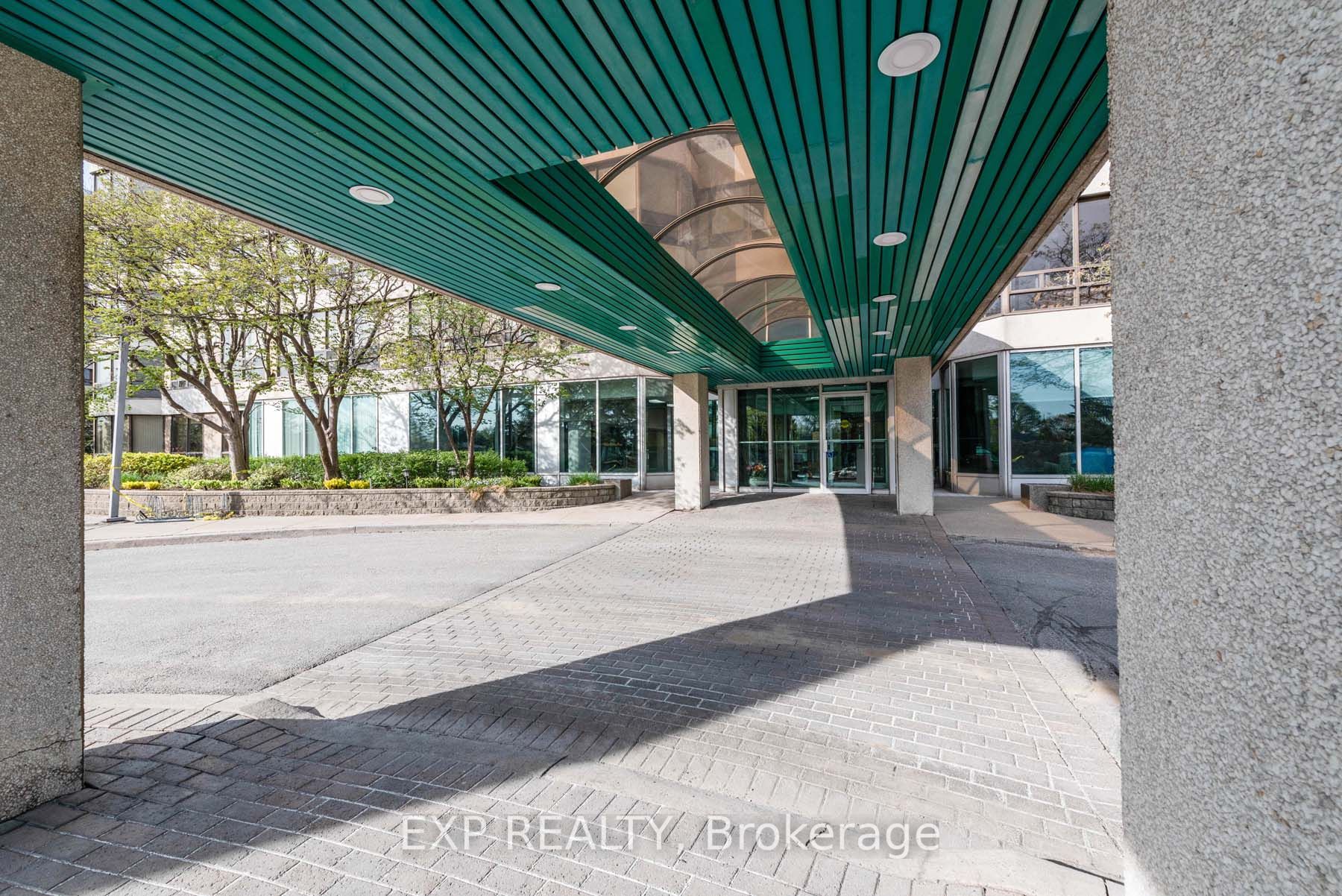 320 Mill St S, #910