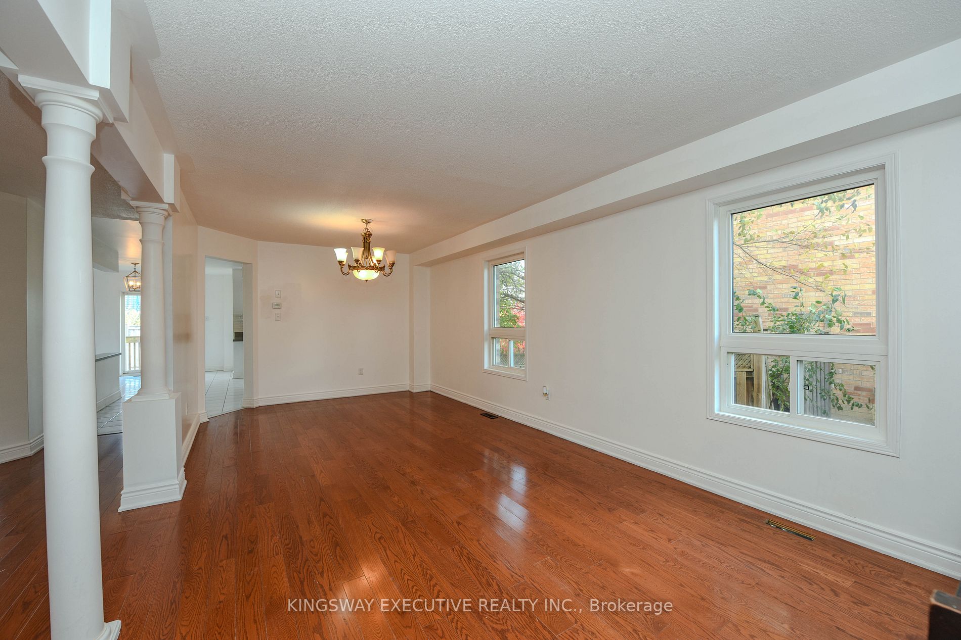 612 Orange Walk Cres