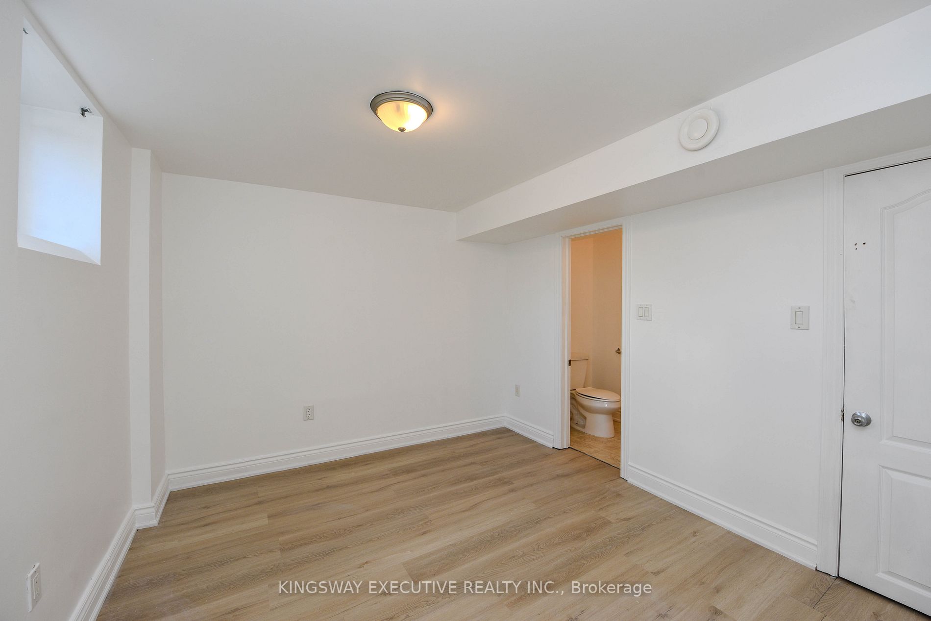 612 Orange Walk Cres