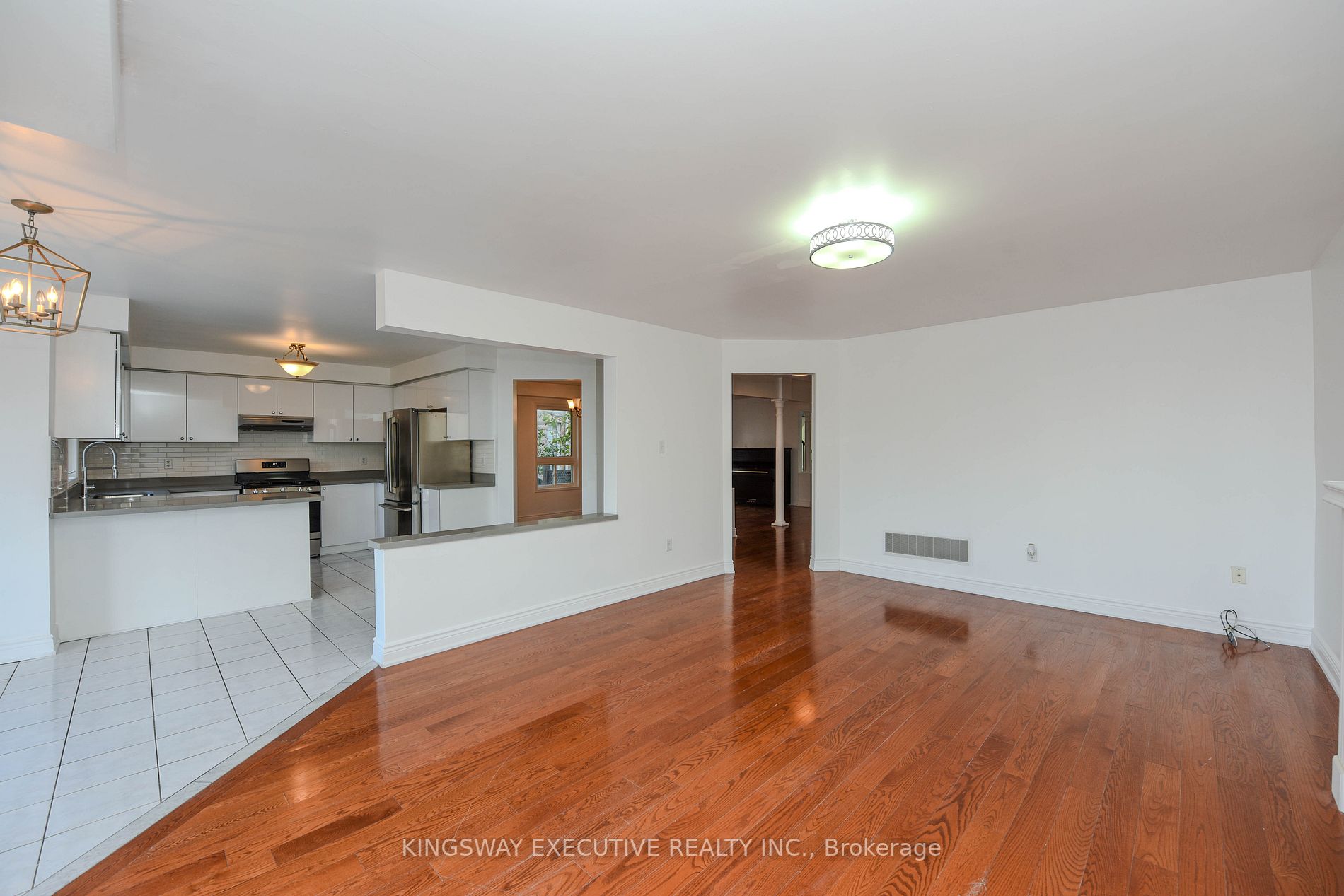 612 Orange Walk Cres