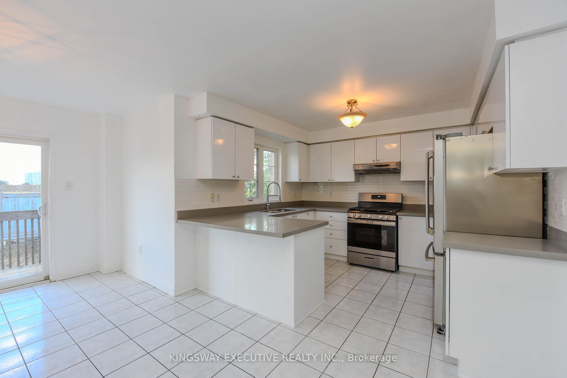 612 Orange Walk Cres