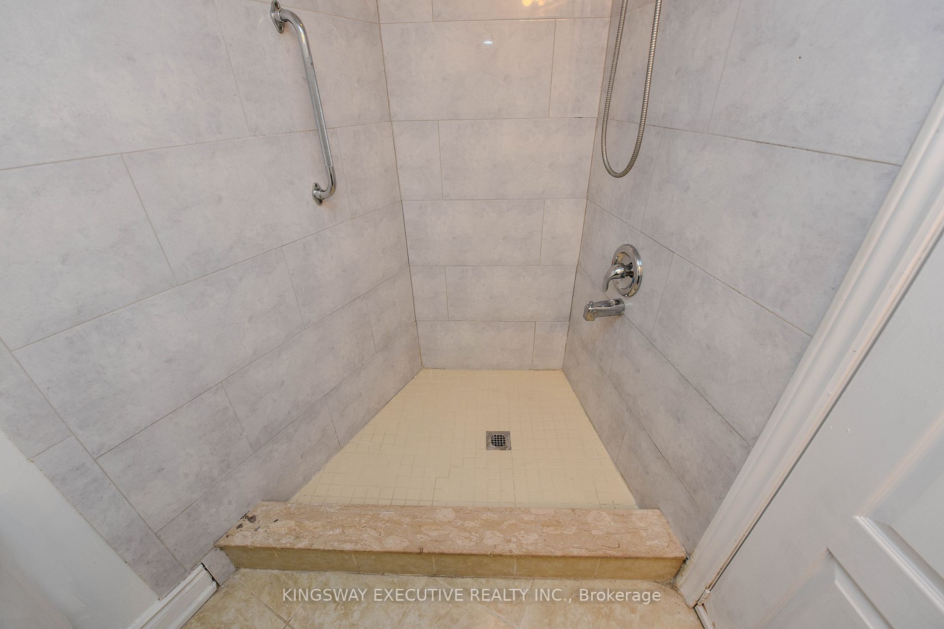 612 Orange Walk Cres