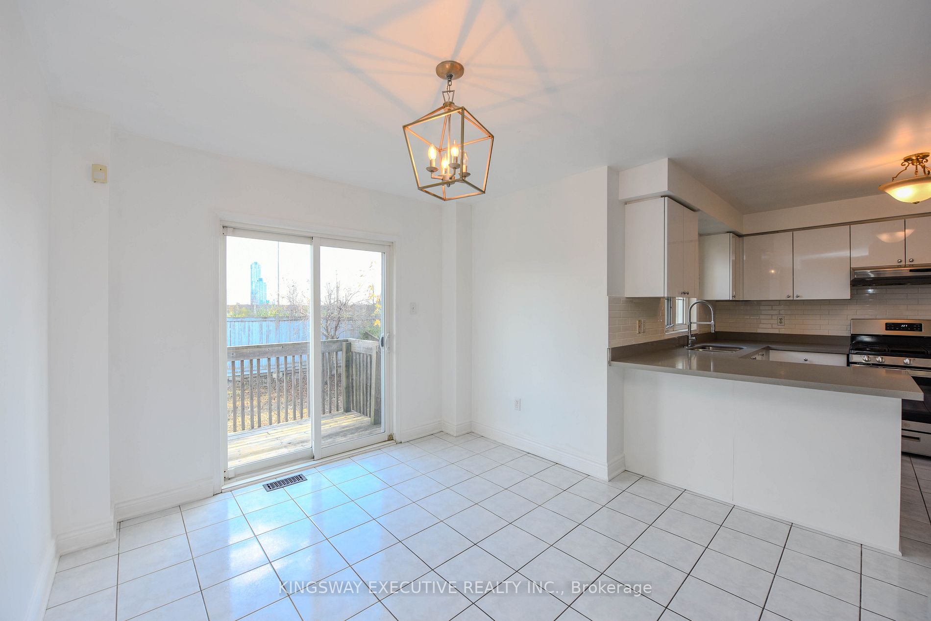 612 Orange Walk Cres