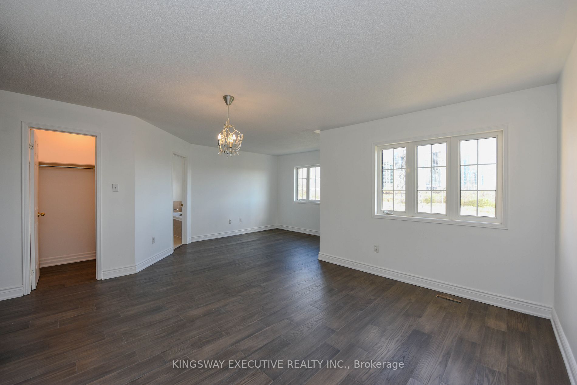 612 Orange Walk Cres