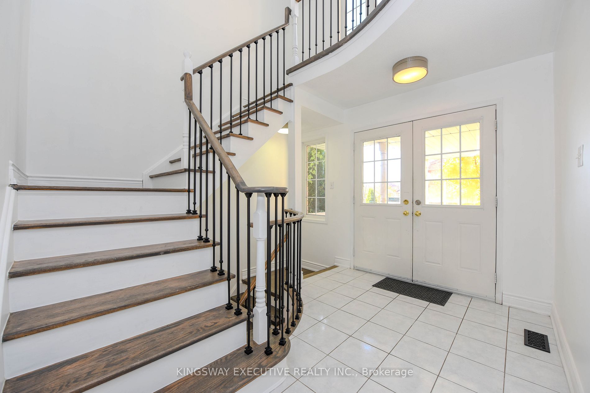 612 Orange Walk Cres