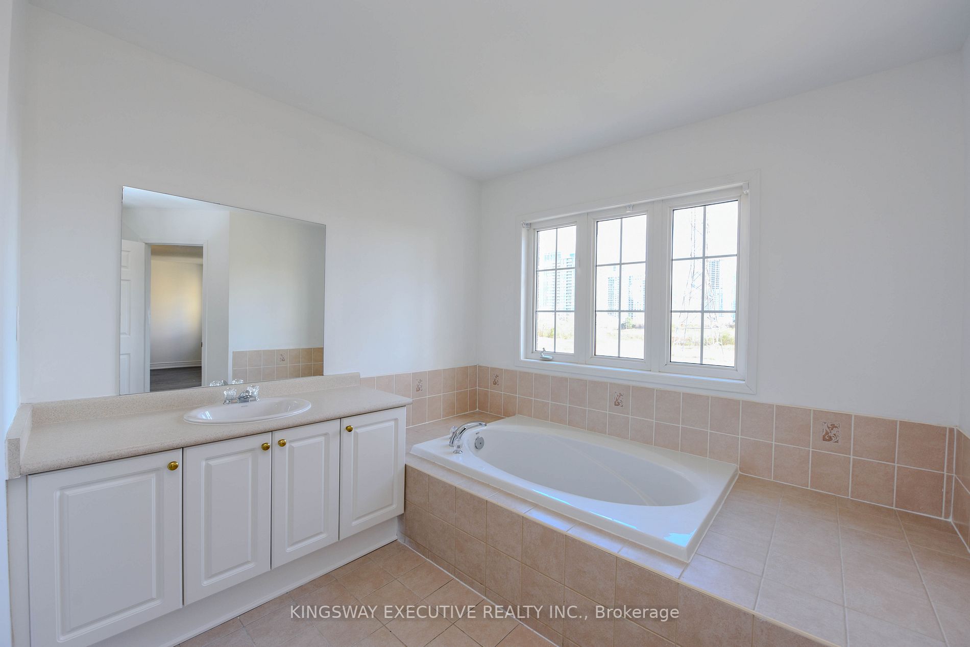 612 Orange Walk Cres