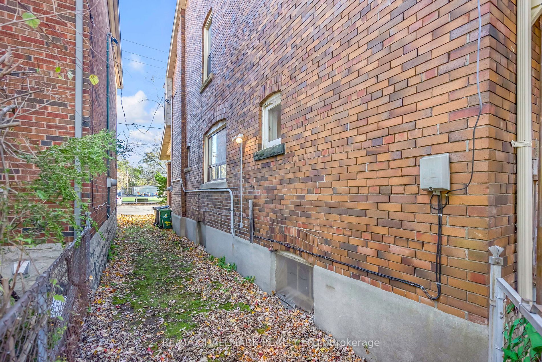 394 Runnymede Rd