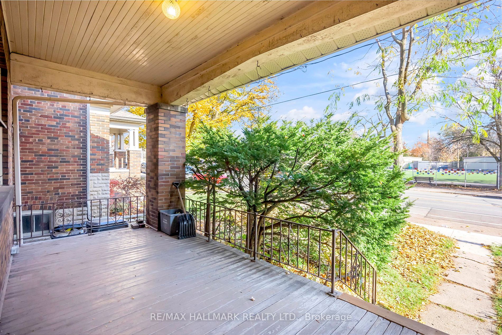 394 Runnymede Rd