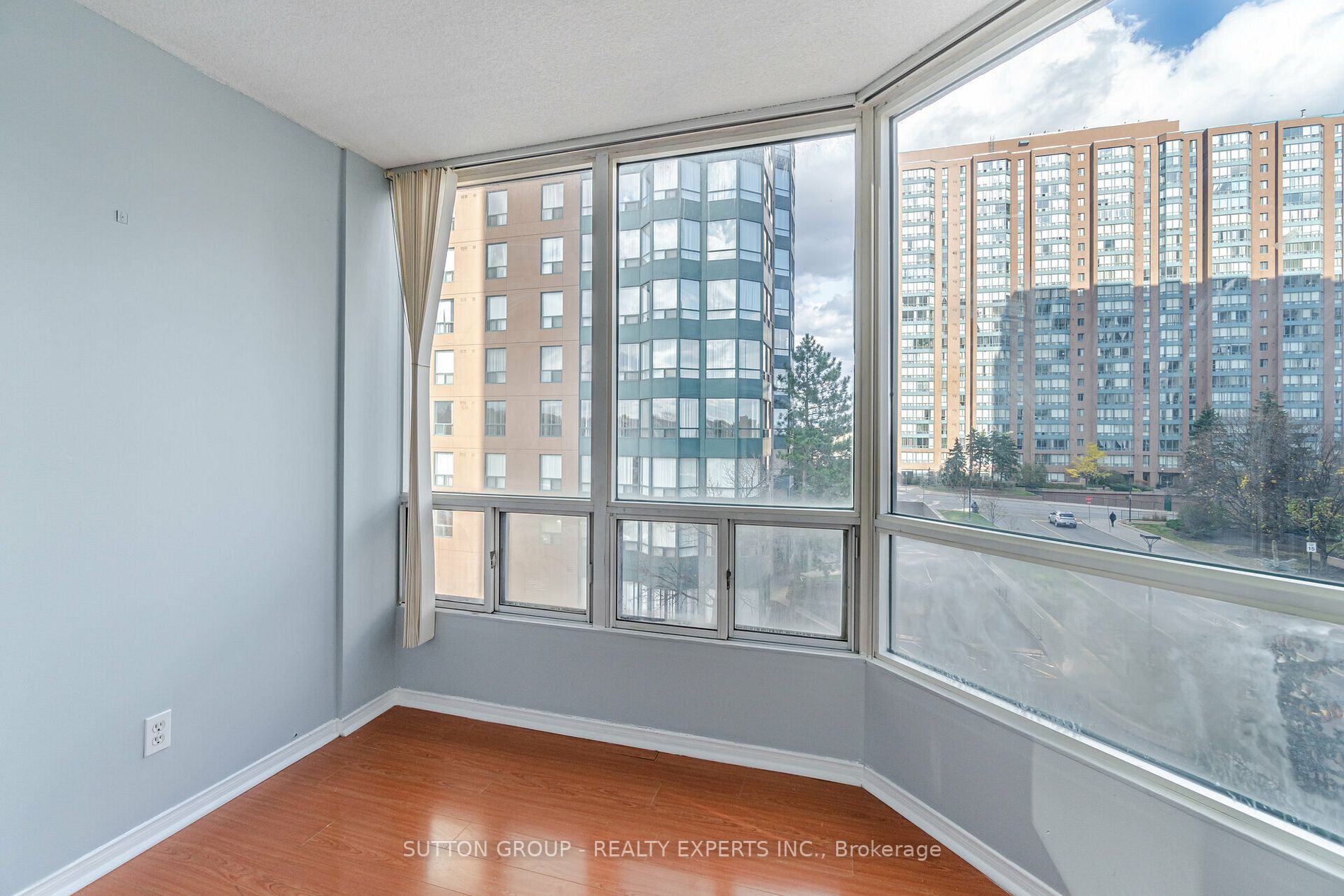 155 Hillcrest Ave E, #412