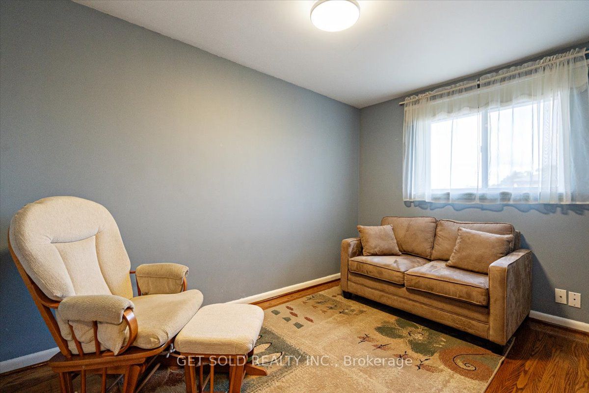 34 Lakeland Dr