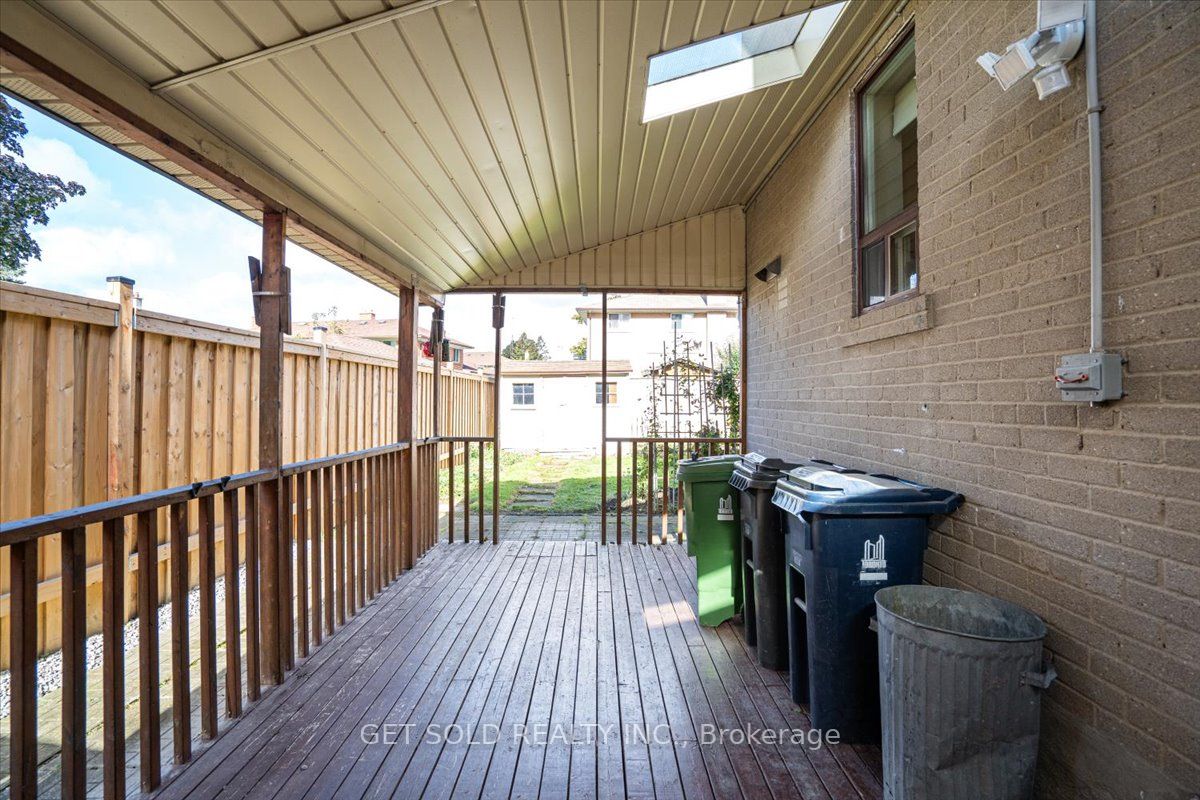 34 Lakeland Dr