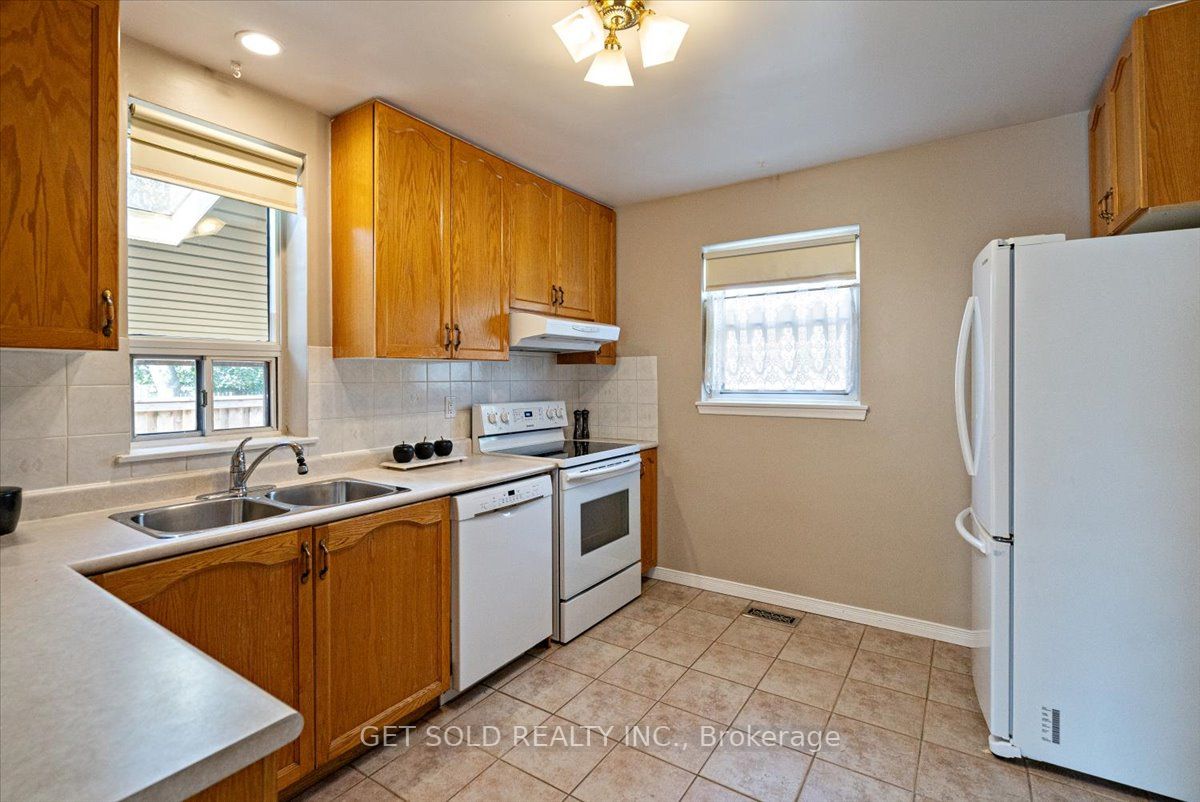 34 Lakeland Dr