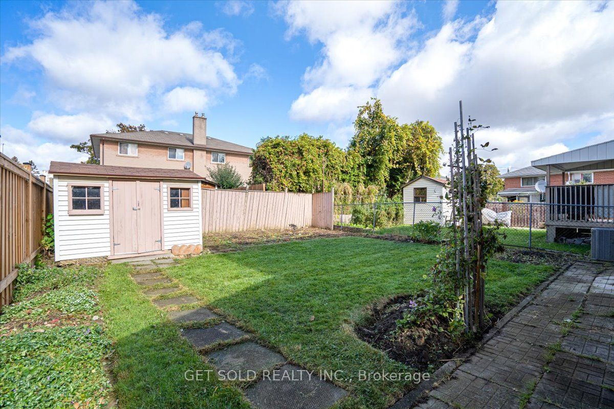 34 Lakeland Dr