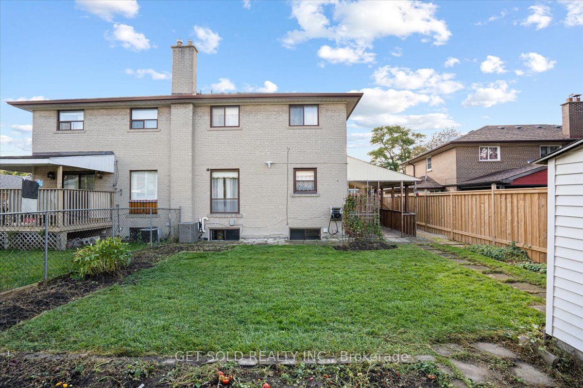 34 Lakeland Dr