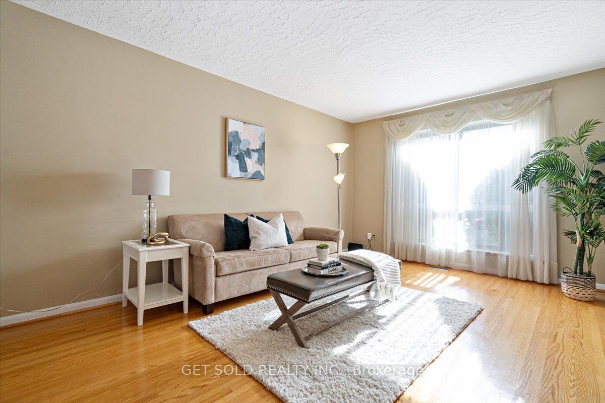 34 Lakeland Dr