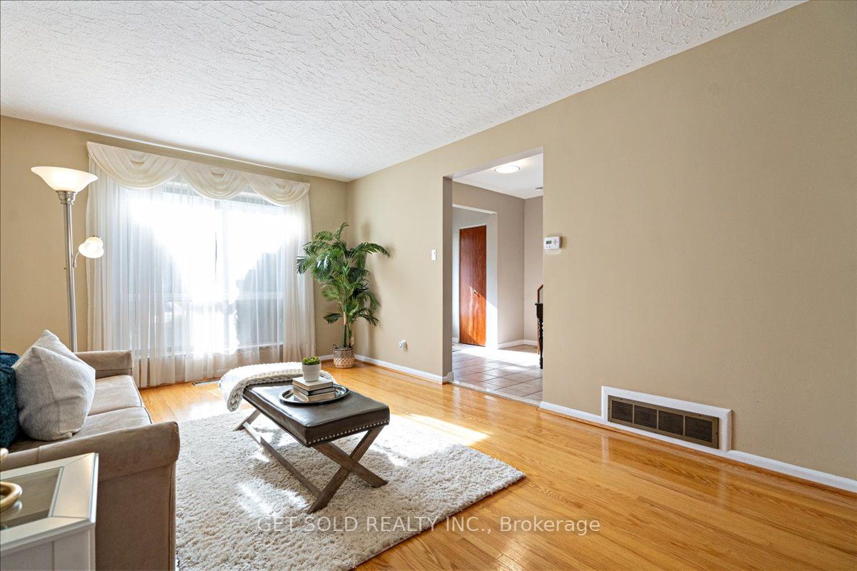 34 Lakeland Dr