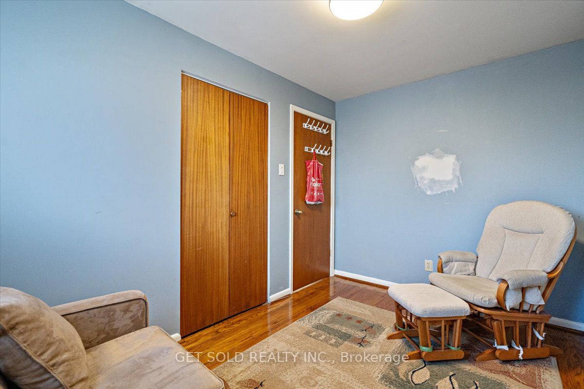 34 Lakeland Dr